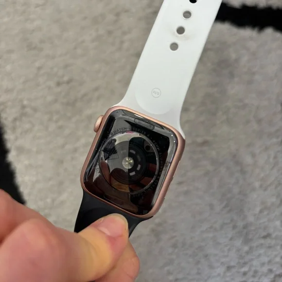 Series 4 Apple Watch - 40mm Rose Gold - Picture 4 of 6